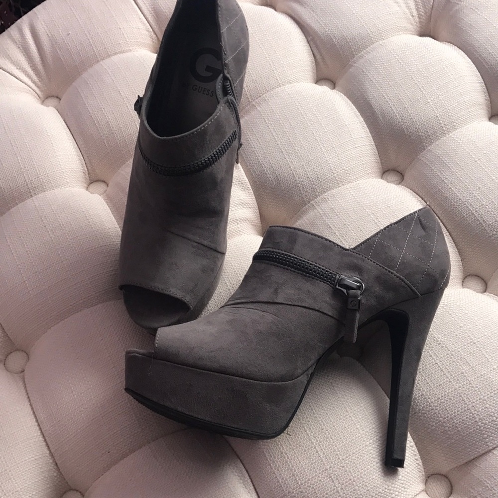 Brand New Grey GUESS heels, size 9